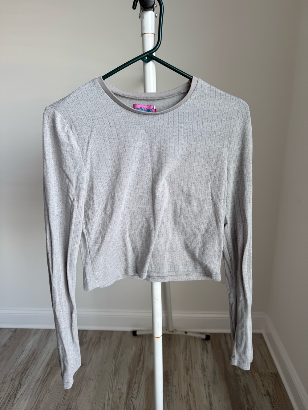 Edikted Light Gray Long-Sleeve Crop Top